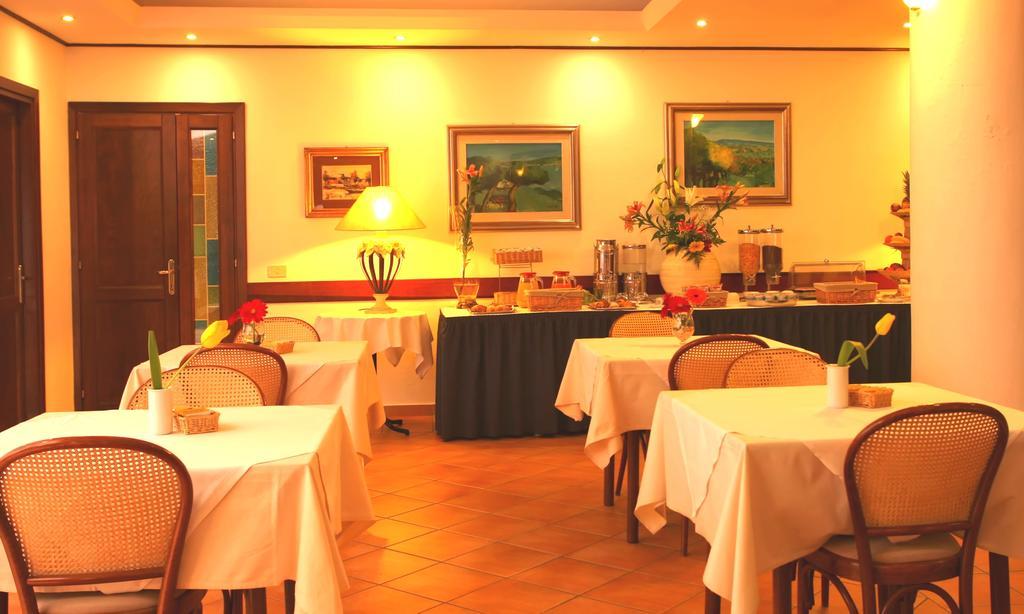 Hotel Moderno Olbia Exterior foto